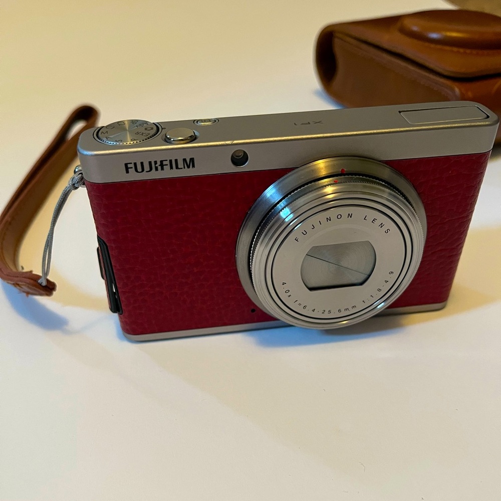 Fujifilm XF1 - Cherry Red🍒